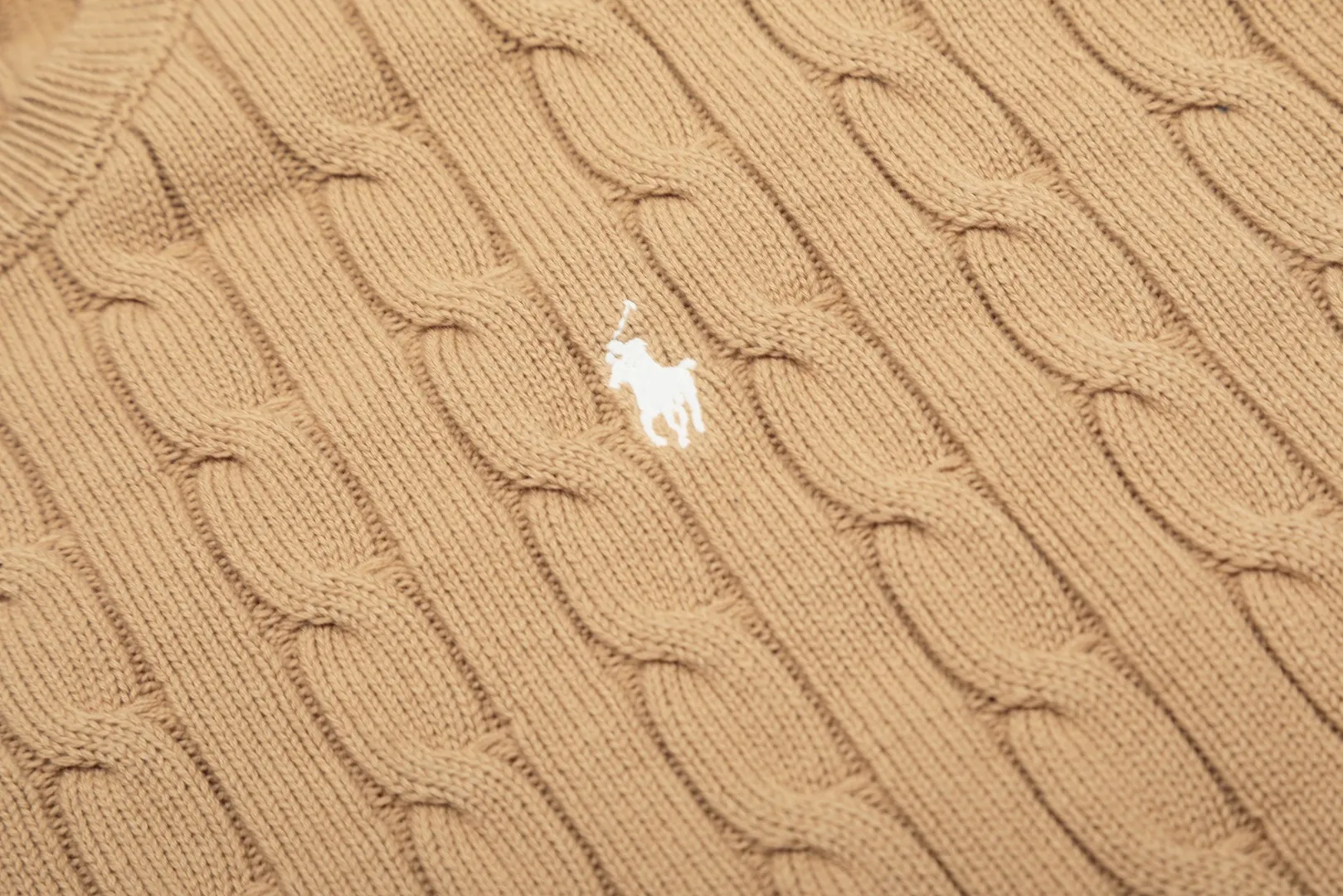 🅿️170 "Top quality" Style number: DS052# (not off the shelves all year round) [Ralph Lauren men's round neck solid color pony embroidered logo knitted short sleeves] ✅Ralph Lauren classic basic versatile men's knitted short sleeves for all seasons ✅Main supply platform live broadcast Wholesale entities Replenish when out of stock Not off the shelves ✅ZP quality 1:1 version Scan the code to enter the GF website Counter quality ✅Detailed quality The only one in Guangzhou Imported high-quality cotton yarn, focusing on high-end, cost-effective, good quality needless to say ✅The version is restored to the original order, the maximum size can be worn up to 200 pounds, loose, comfortable and stress-free ✅The upper body is simple and easy to match, a must-have for men ootd. Good-looking clothes are never picky. A must-have recommendation for men's wardrobe. Size: S-XL Color: Black White Gray Khaki Navy Blue Gentleman Lake Blue